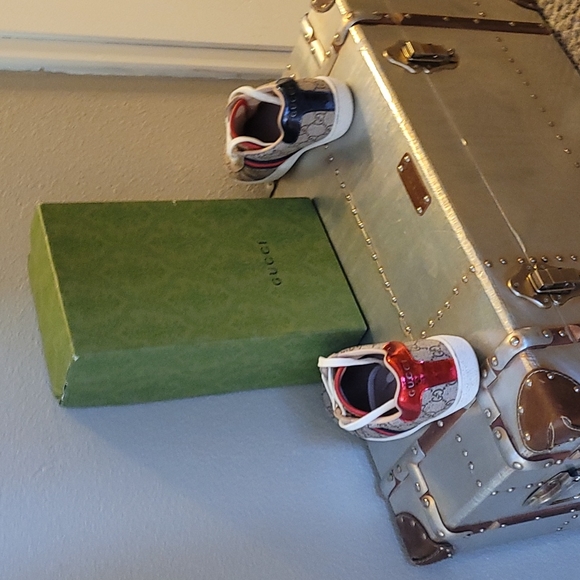 Gucci shoes.. - Picture 2 of 7